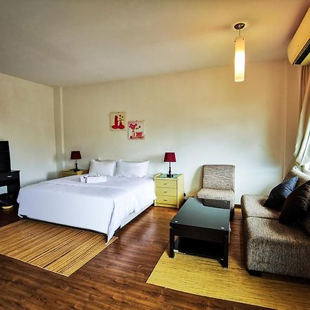 Natol Homestay - Kuching Home Penthouse Airport Road Екстериор снимка