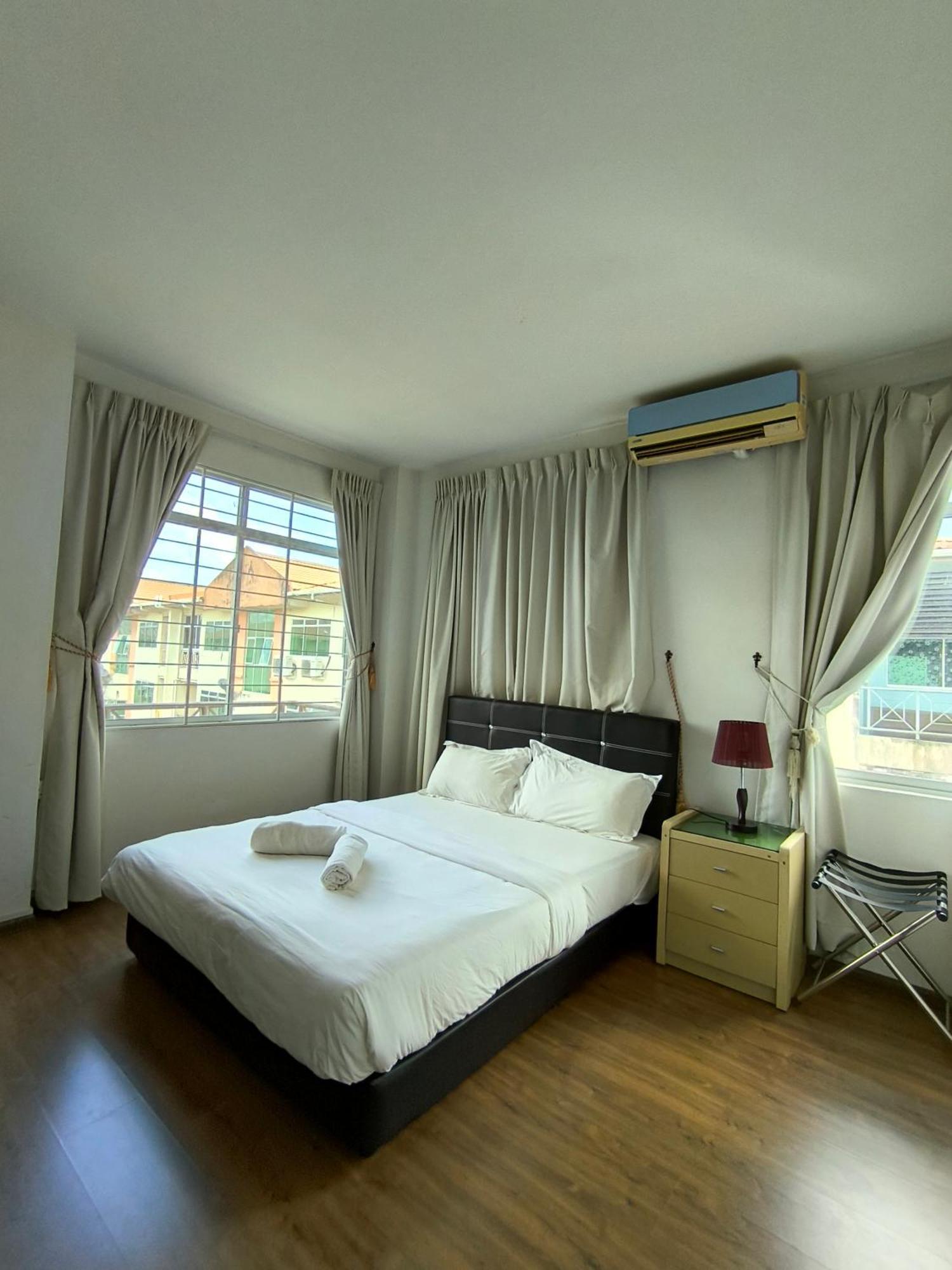 Natol Homestay - Kuching Home Penthouse Airport Road Екстериор снимка